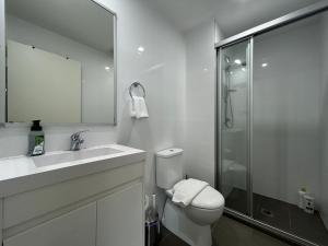 KozyGuru | Homebush West | 3Bed 2Bath Apt +Parking