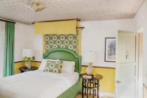 Queen Room with Garden View room in Casa Laguna Hotel & Spa