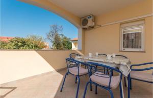 3 Bedroom Gorgeous Apartment In Bibinje