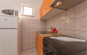 3 Bedroom Gorgeous Apartment In Bibinje