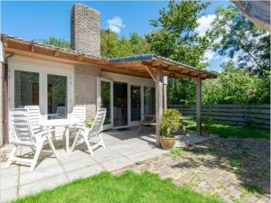 Cosy bungalow on quiet resort near beach