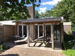 Cosy bungalow on quiet resort near beach