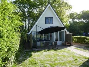 Modern, cosy family bungalow near beach - Sint Maartensbrug