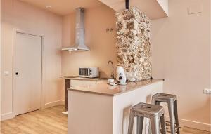 Awesome Apartment In Cádiz With Kitchen