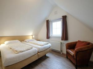 Holiday home, 10 mins from beach