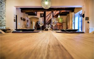Maisons de vacances Stunning Home In St Privat Des Vieux : photos des chambres