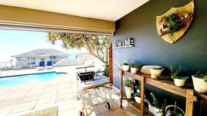 6LMR Family & Friends Beach House