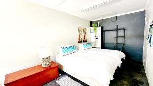 6LMR Family & Friends Beach House