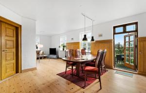 Beautiful Home In Lemvig With Wifi