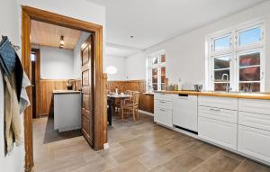 Beautiful Home In Lemvig With Wifi