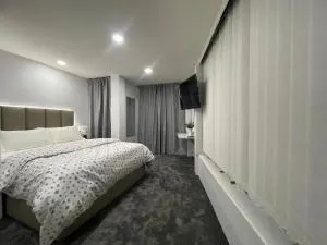 Ashish Service Apartment - S2 - Rānīpauwa