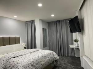 Ashish Service Apartment - S2