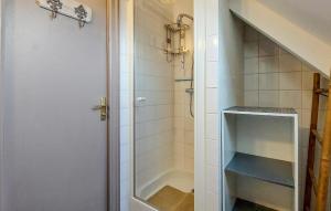 Maisons de vacances 3 Bedroom Pet Friendly Home In Arzal : photos des chambres