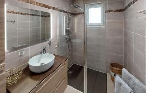 Maisons de vacances 3 Bedroom Pet Friendly Home In Arzal : Maison de Vacances 3 Chambres 