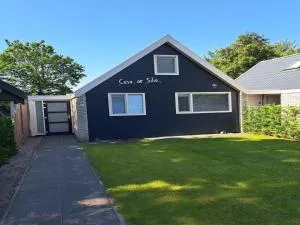 Modern & cozy holiday home near beach - 圣马丁斯泽