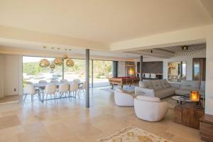 Villas 8-bedroom luxury villa with pool : photos des chambres