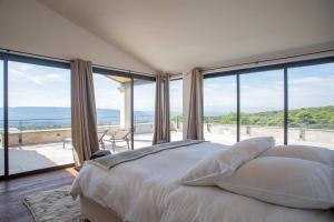 Villas 8-bedroom luxury villa with pool : photos des chambres