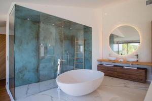 Villas 8-bedroom luxury villa with pool : photos des chambres