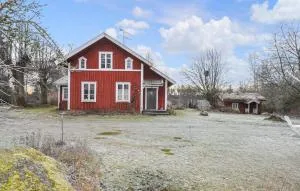 4 Bedroom Nice Home In Tived - Laxå