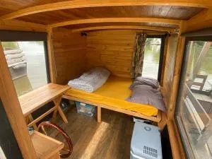 Patouillet bateau naviguant - 雷东