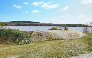 Cozy Home In Boxholm With Lake View