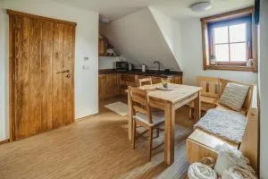Gajdův Dvůr Restaurace Apartmány Čtyřlůžkový - 大卡尔洛维采