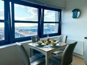 Amazing City View High End 2-Bedroom Flat Extended Stays - 亨利昂泰晤士