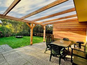 Bungalow in Sint Maartenszee near beach