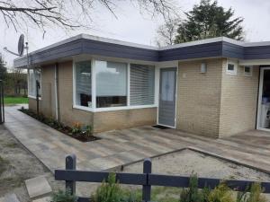 Pet-friendly bungalow near Beach