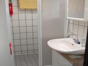 furnished bungalow for max 4