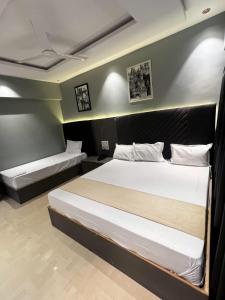 Dhanvantari Luxury Hotel Near Kokilaben Dhirubhai Ambani Hospital Mumbai