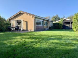 Renovated bungalow with garden