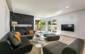 5 Bedroom Cozy Home In Rovinjsko Selo 