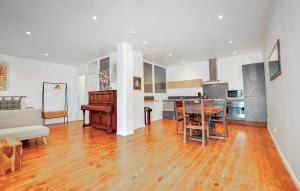 Maisons de vacances Cozy Home In Saint-Nazaire-D-aude : photos des chambres