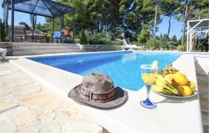 Cozy Home In Nerezisca With Wifi