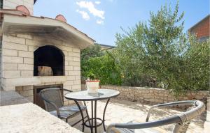 1 Bedroom Lovely Apartment In Kanica 