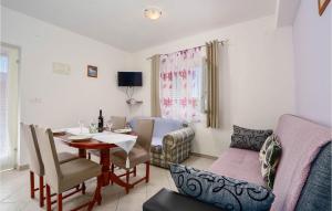 1 Bedroom Lovely Apartment In Kanica 