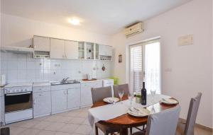 1 Bedroom Lovely Apartment In Kanica 