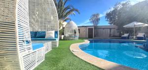 Luxury Royal Blue Family Villa 8pers private pool