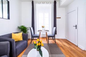 Studio équipé, gare à 200m, entre Versailles et SQY