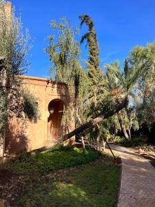 Villa kasbah de luxe, piscine et jacuzzi chauffés, jardin tropical