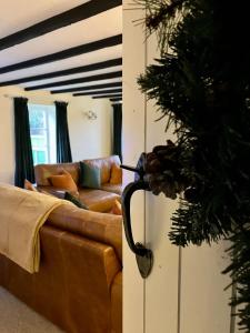 Courtyard Cottage with hot tub and walled garden
