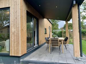 Pleasant chalet with veranda