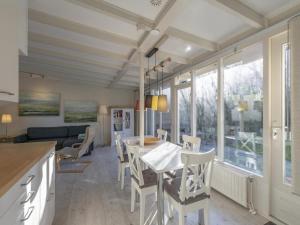 Nice bungalow near beach for 5 guest