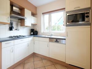 6-person holiday villa with garden