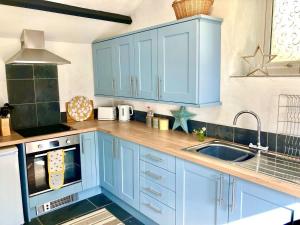 Secluded cottage with hot tub