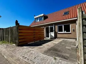 Holiday home in Petten - 佩滕