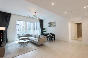 Livbnb-1BR Beachfront Escape in La Vie, JBR