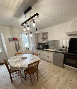 Maisons de vacances Maison avec jardin : photos des chambres