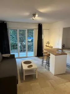 Coquet studio 10 min de Cannes - 勒卡内